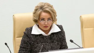 Председатель Совфеда Валентина Матвиенко на форуме муниципалитетов заявила, что для преодоления демографического кризиса россиянам нужно переселиться из мегаполисов в просторные дома по всей стране, заводить большие семьи и массово высаживать цветы во дворах, на фоне рекордного падения рождаемости и естественной убыли населения.