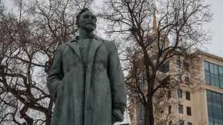 Президент Владимир Путин присвоил Академии ФСБ почётное наименование в честь основателя ВЧК Феликса Дзержинского, вернув имя, которым ранее называлась Высшая школа КГБ СССР. Решение подаётся как признание заслуг академии и «выдающегося вклада» Дзержинского в сферу госбезопасности.