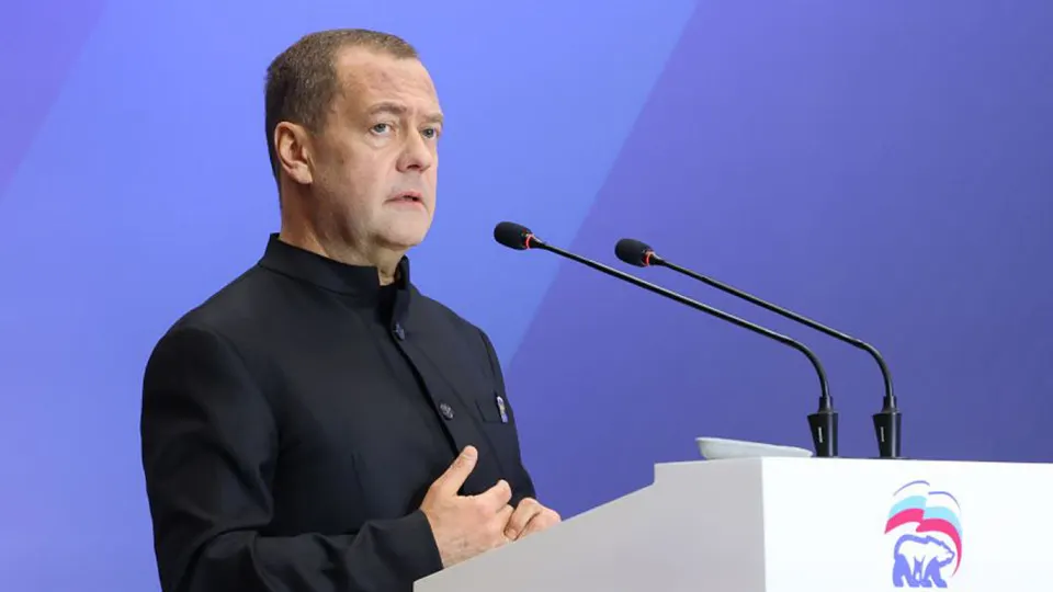 Дмитрий Медведев предупредил о реальной возможности ядерного апокалипсиса и призвал готовиться. Его заявления прозвучали на фоне истечения СНВ‑III и продолжающихся дебатов о контроле над стратегическими вооружениями.