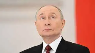 Выступая на форуме «Малая родина — сила России», Владимир Путин сравнил нынешнюю ситуацию с Великой Отечественной войной, заявил о необходимости работы всего тыла на фронт, пообещал продолжить создание «зоны безопасности» на границе с Украиной и подтвердил намерение добиться всех целей СВО на фоне подготовок к возможной новой волне частичной мобилизации.