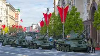Военные приоритеты радикально изменили структуру российской экономики, усилив сырьевую зависимость, разрушив несырьевой экспорт и деформировав рынок труда. Даже с окончанием боевых действий проблемы не исчезнут: для успешного перехода к мирному развитию потребуется переориентировать военный сектор, восстановить институты и использовать накопленный за годы войны условный потенциал роста так, чтобы большинство граждан не восприняло перемены как очередной шок обнищания и хаоса.