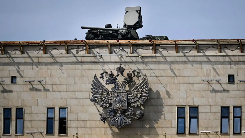 Переброска систем ПВО для охраны парада в столице делает другие регионы уязвимыми; украинские беспилотники могут нацелиться на энергетику и удалённые военные объекты.