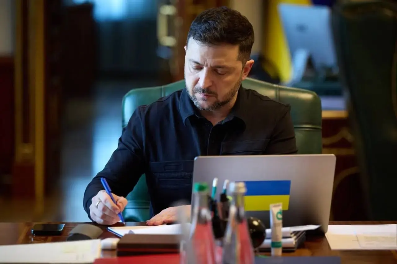 Президент Украины сообщил, что ВСУ перейдут в режим прекращения огня с 00:00 в ночь с 5 на 6 мая и будут действовать зеркально; Киев не получал от Москвы официального обращения о перемирии на 8–9 мая.