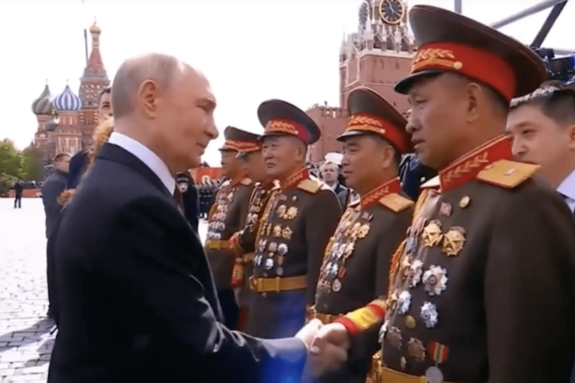 В декабре 2025 года в Пхеньяне показали фотографии церемонии, на которых Владимир Путин вручает российские награды северокорейским командирам, якобы принимавшим участие в операциях в Курской области. Официально мероприятие не афишировали.
