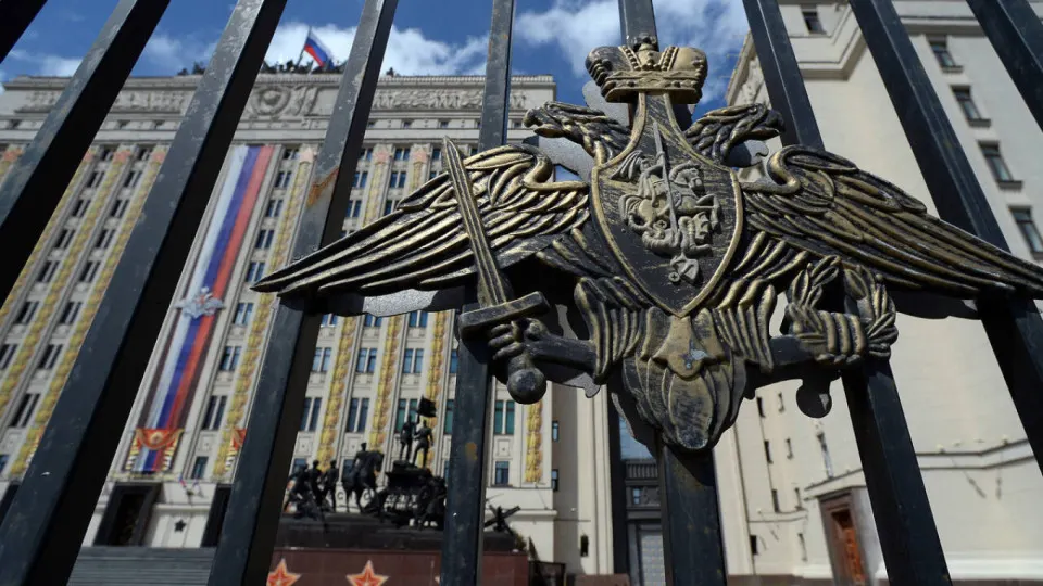 Военное ведомство планирует напрямую принимать в управление акции, землю, технику и производственные базы национализированных компаний, чтобы оперативно использовать их мощности для выполнения гособоронзаказа.