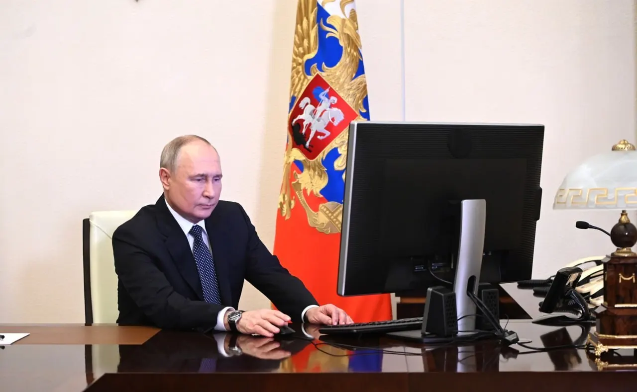 Правительство и ФСБ должны до 1 июля обеспечить работу «белых списков», чтобы медпомощь, госуслуги и платёжные системы оставались доступными при возможных ограничениях интернета.
