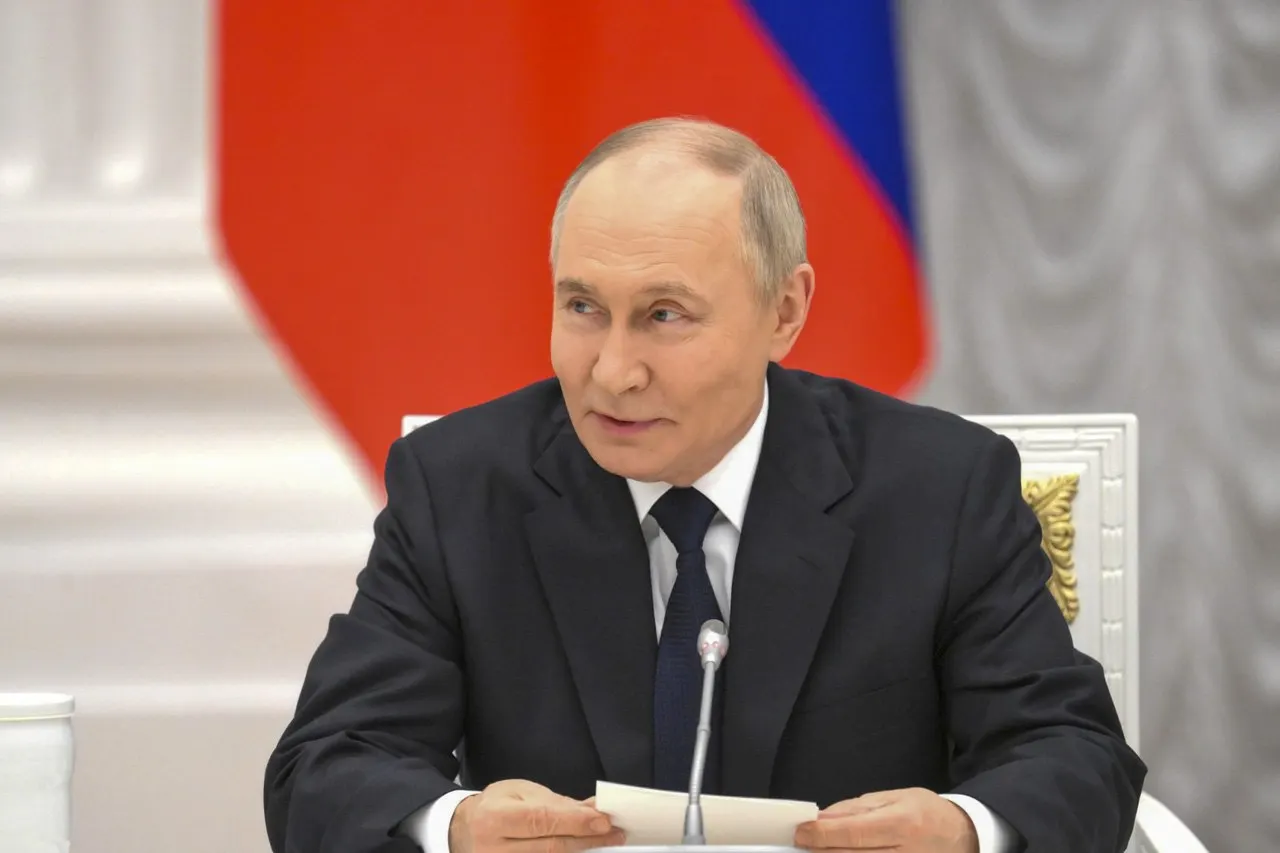 Во время общения с журналистами президент заявил, что Россия располагает необходимыми возможностями для защиты Калининградской области, ответив на заявления министра иностранных дел Литвы о возможной угрозе для российских ПВО в регионе.