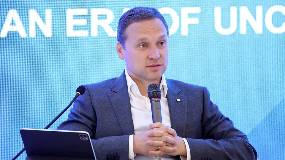 Зампред правления Сбербанка предупредил, что повышение налоговой нагрузки и усиление контроля побуждают население и малый бизнес снимать деньги — наличность не возвращается в банковскую систему.