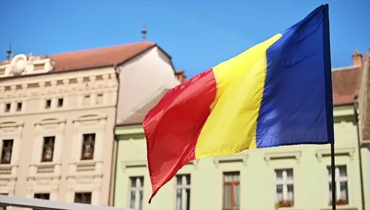 Бухарест признал одного из сотрудников российского посольства персоной нон грата и потребовал его выезда после того, как румынские военные сбили три беспилотника, вторгшихся в страну; при этом румынский посол в Москве отозван для консультаций.