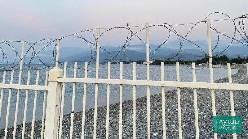 В прошлом году россияне совершили 92 миллиона поездок по России; на одного человека приходится около 0,63 поездки в год. Выездной турпоток достиг 30 миллионов, рост — 9%. Самые популярные направления: Турция, Абхазия и Казахстан; интерес к Китаю, Египту и Вьетнаму.