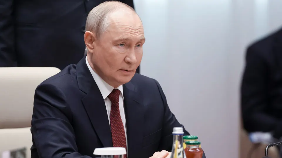 Опроверглись слухи о мобилизации; президент заявил об устойчивости нефтепереработки и предупредил Киев об ответственности за атаки на инфраструктуру. Зеленский предупреждён о рисках полётов в Россию.