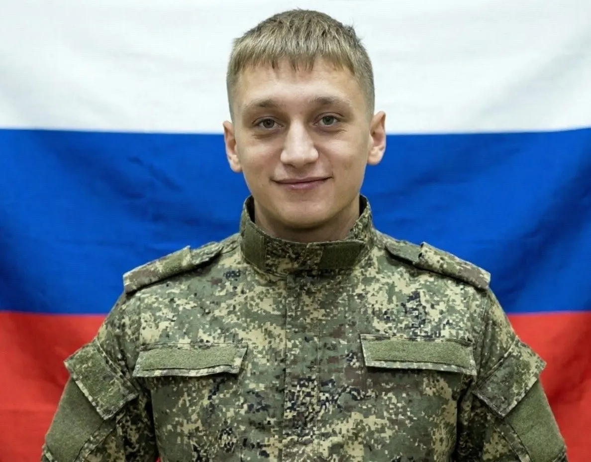 23‑летний Валерий Аверин из Бурятии подписал контракт в январе 2026 года, прошёл обучение оператором БПЛА и погиб 6 апреля под Луганском — это первый подтверждённый случай гибели студента, набранного по новой кампании вербовки в войска беспилотных систем.