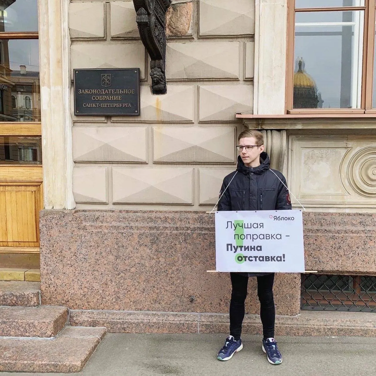 Вадим Ваганов сообщил, что в отношении него объявлен федеральный розыск; точные обвинения пока не названы. Ранее его внесли в реестр «иностранных агентов» и выписали несколько административных штрафов.