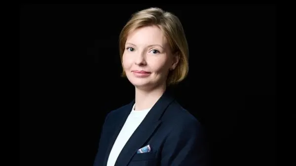 С 1 сентября владельцы и администраторы доменов в зонах .ru, .рф и .su обязаны проходить идентификацию через портал «Госуслуги». Это техническое нововведение заставит компании пересмотреть управление цифровыми активами и подготовиться к новым требованиям.