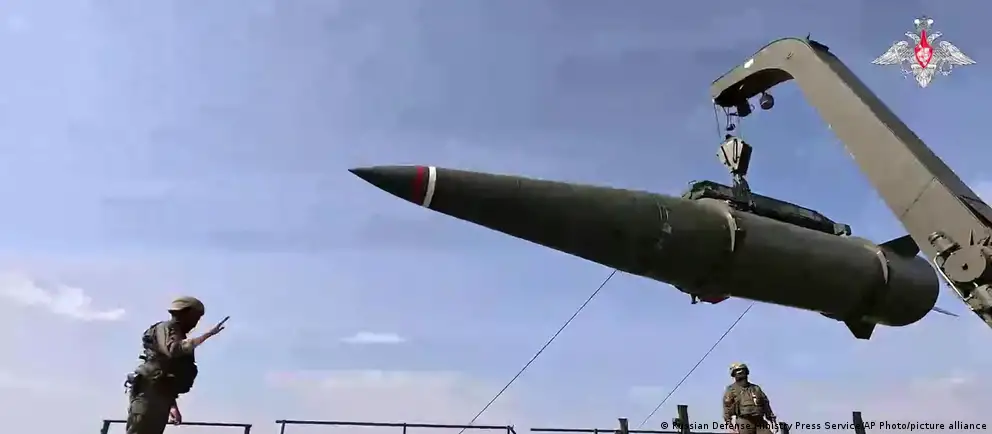 Минобороны объявило маневры с участием почти 65 тысяч военнослужащих, более 200 пусковых установок и восьми стратегических подлодок; отдельно отрабатывается совместное применение ядерного оружия с Беларусью.