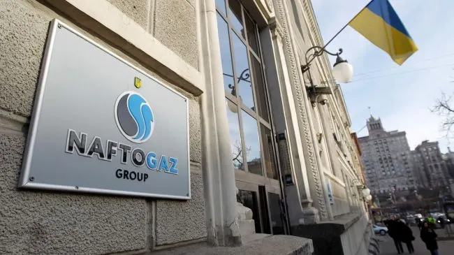 Арбитраж в Астане дал разрешение на принудительное исполнение арбитражного решения о взыскании около $1,4 млрд с «Газпрома» в пользу «Нафтогаза Украины». Это первый публичный зарубежный случай такого исполнения; украинская сторона продолжает международную кампанию по возврату активов.