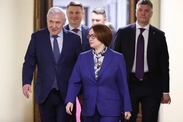 Чиновники и банкиры называют Максима Орешкина, Петра Фрадкова и Андрея Костина потенциальными преемниками Эльвиры Набиуллиной. Окончательное решение остаётся за президентом, а срок действующей главы ЦБ истекает 24 июня 2027 года.