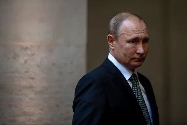 По данным Financial Times, военные заверяют Кремль, что к осени 2026 года удастся установить контроль над Донецкой и Луганской областями. Источники говорят, что это позволит повысить цену любого прекращения огня и выдвинуть дальнейшие территориальные претензии.