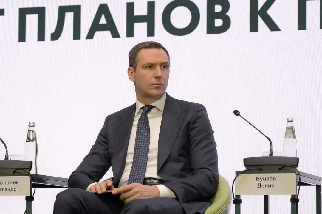Его обвиняют в хищении средств «Российского экологического оператора». Буцаев, курировавший провальную мусорную реформу, предположительно находится в США.
