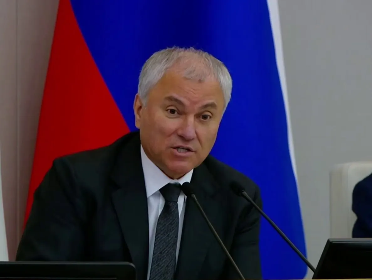 Во втором чтении депутаты расширили перечень профилактических мероприятий: официально добавлены меры по противодействию фальсификации истории и предупреждению уклонения от исполнения обязанностей по защите Отечества.