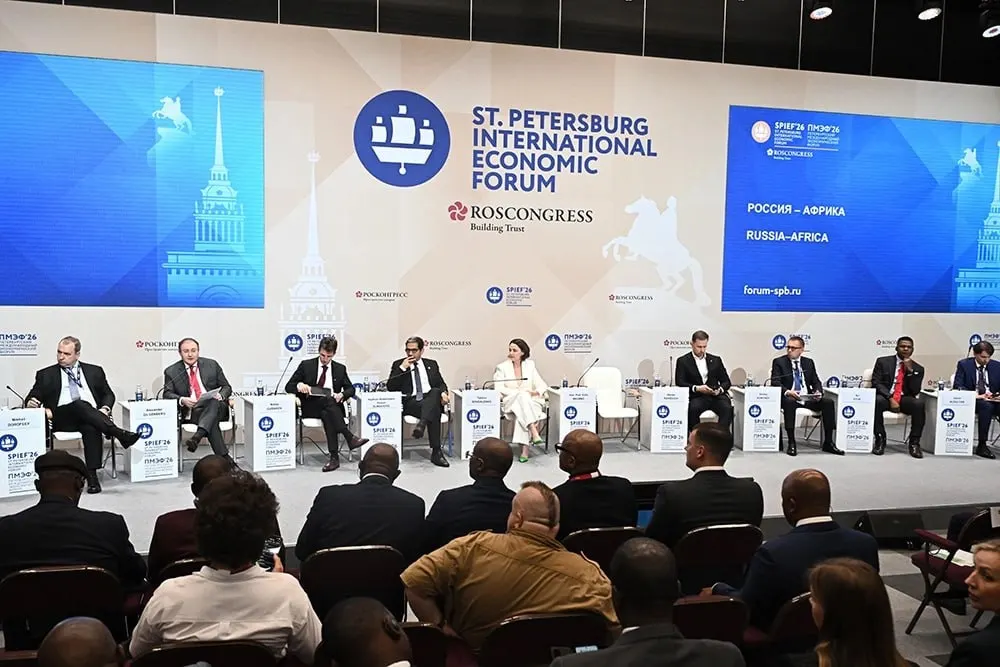 На ПМЭФ отметили рост товарооборота до $27 млрд и визиты 17 африканских лидеров. Назначен третий саммит в Москве 28–29 октября; одно из приоритетных направлений — помощь Африке в решении энергокризиса.