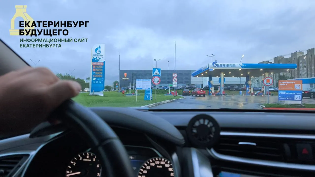 Средние цены на бензин и дизель в регионе выросли за семь дней, при этом наблюдаются перебои с поставками и исчезновение отдельных марок на АЗС.