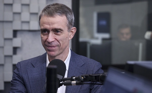 Мамута приступит к обязанностям 10 июня. Служба по защите прав потребителей будет реорганизована в две структуры — Службу по защите прав потребителей и Департамент поведенческого надзора; их временно возглавят Екатерина Бутова и Сергей Колганов. Председатель ЦБ Эльвира Набиуллина недавно находилась на больничном.