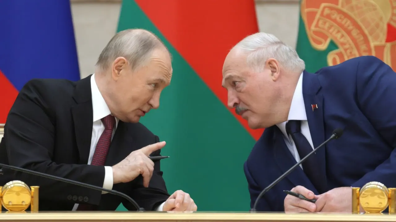 В резиденции на Валдае 26 июня прошла секретная встреча президентов России и Белоруссии. Официальных заявлений не последовало — стороны ограничились общими формулировками на фоне обострения у белорусско‑украинской границы.