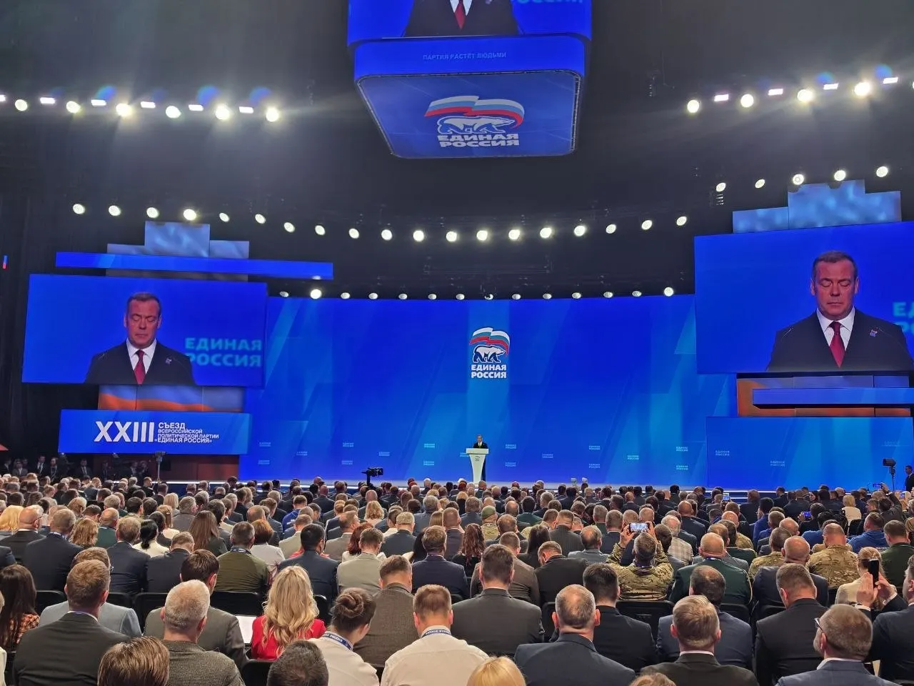 Партия объявила первых пяти кандидатов общероссийского списка на съезде. Выборы в Госдуму пройдут 20 сентября; в Петербурге одновременно состоятся выборы в Заксобрание.