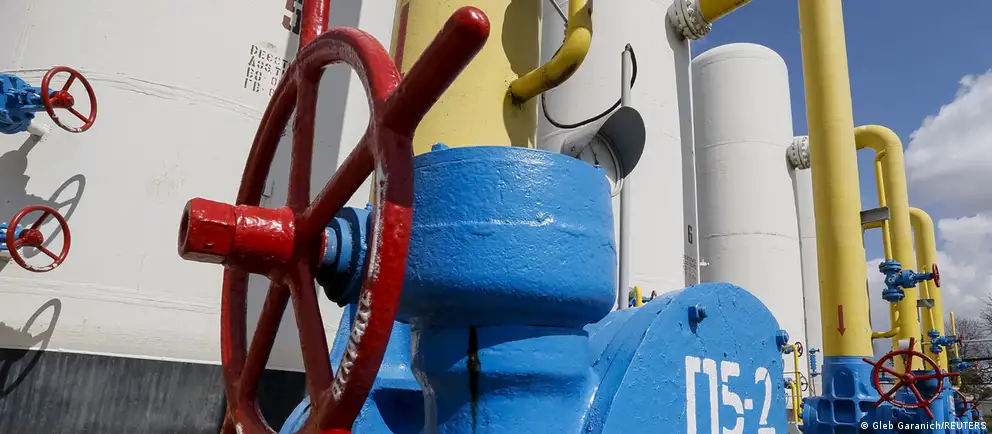 Украина не продлила контракт с «Газпромом», сославшись на соображения национальной безопасности; транзит газа в Европу через Украину остановлен. Наибольший эффект ощутим в Молдове, Словакия, Чехия и Австрия перенастроили поставки, Венгрия получает газ по «Турецкому потоку».