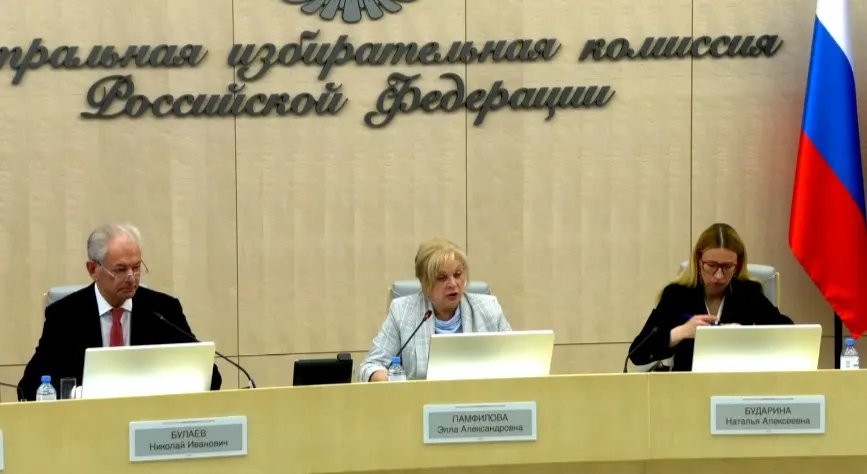 На заседании обсудили тренировку системы ГАС «Выборы», новые правила использования образов в агитации и кадровые перестановки. Руководство комиссии связало проблемы на выборах за рубежом с внешним влиянием и призвало не допускать похожих нарушений в России.