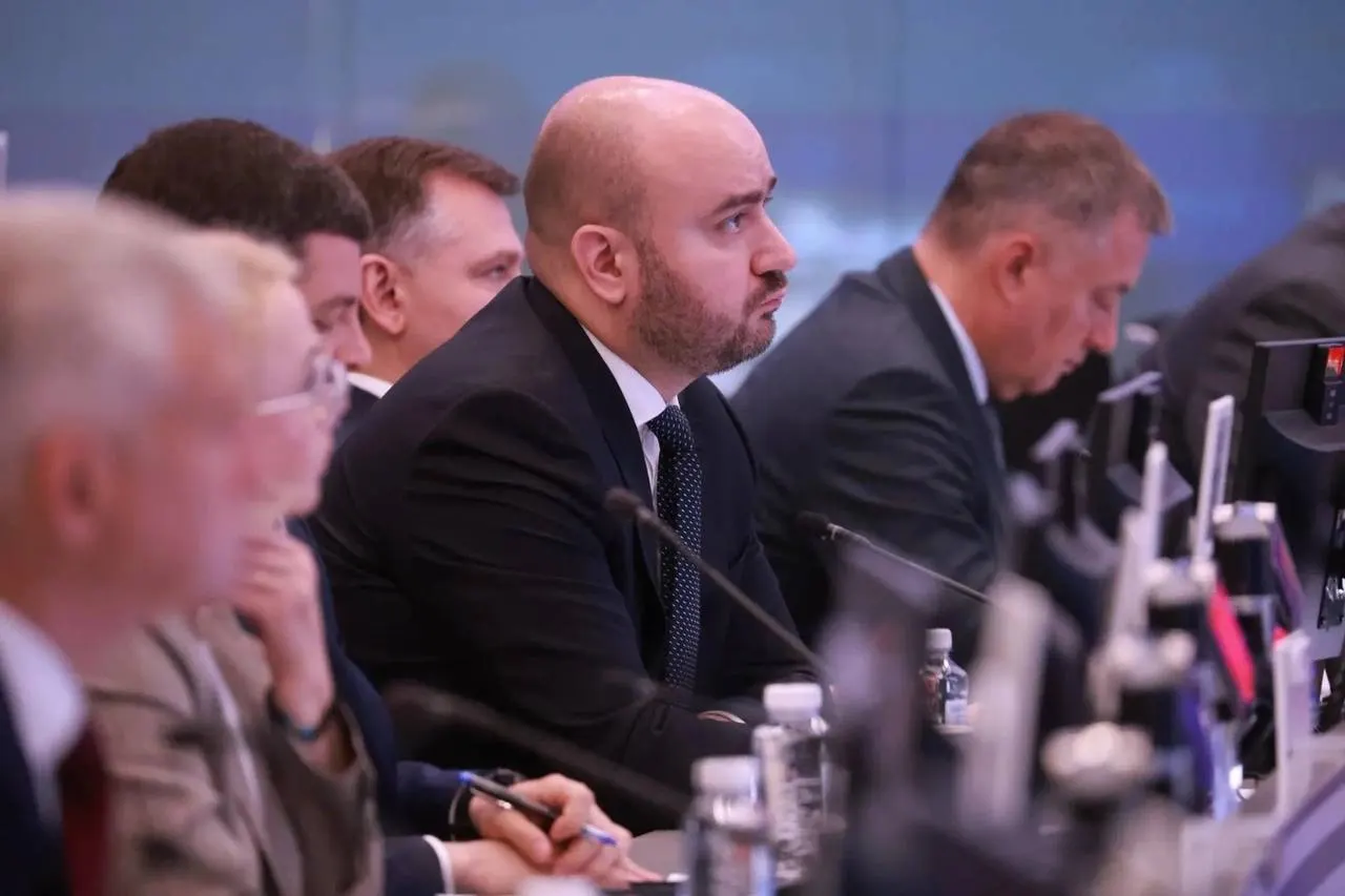 Вячеслав Федорищев принял участие в совещании под руководством вице‑премьера, где говорили о поставках бензина и дизеля, мониторинге цен и логистике для обеспечения агропромышленного комплекса региона.