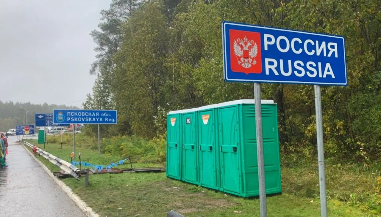 В рамках 21-го пакета санкций Евросоюз планирует ввести полный визовый запрет для тех, кто служил в российских вооружённых силах или прокси‑группах с начала полномасштабного вторжения. Остаются вопросы о критериях включения в списки, отношении к срочникам и дезертирам и порядке реализации мер.