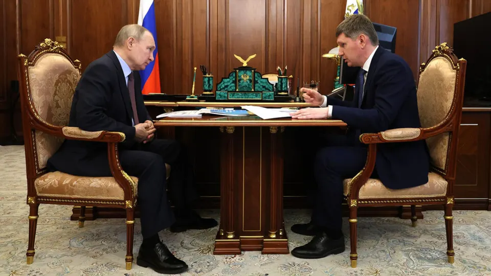 Президент потребовал увеличить приток инвестиций, но министр и аналитики говорят о падении вложений из‑за высоких ставок, бюджетной экономии, потери доверия у бизнеса и рисков национализации.
