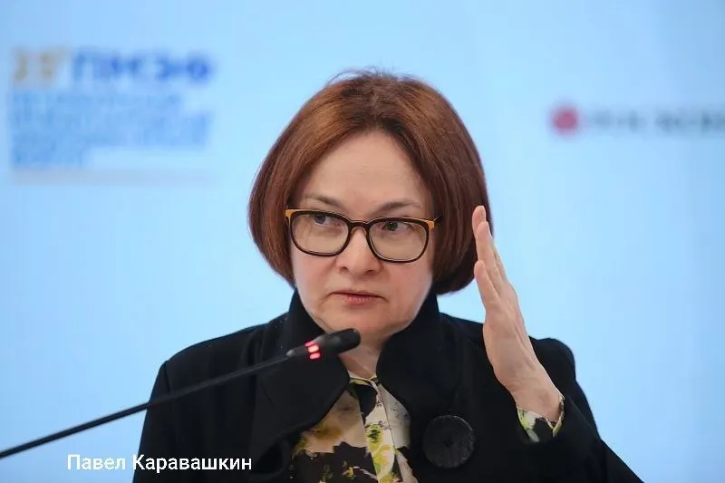 Глава Центробанка не примет участие в сессии ПМЭФ и 4 июня будет присутствовать на похоронах своего советника Алексея Можина. На форуме вместо неё выступят другие ведущие экономические чиновники.