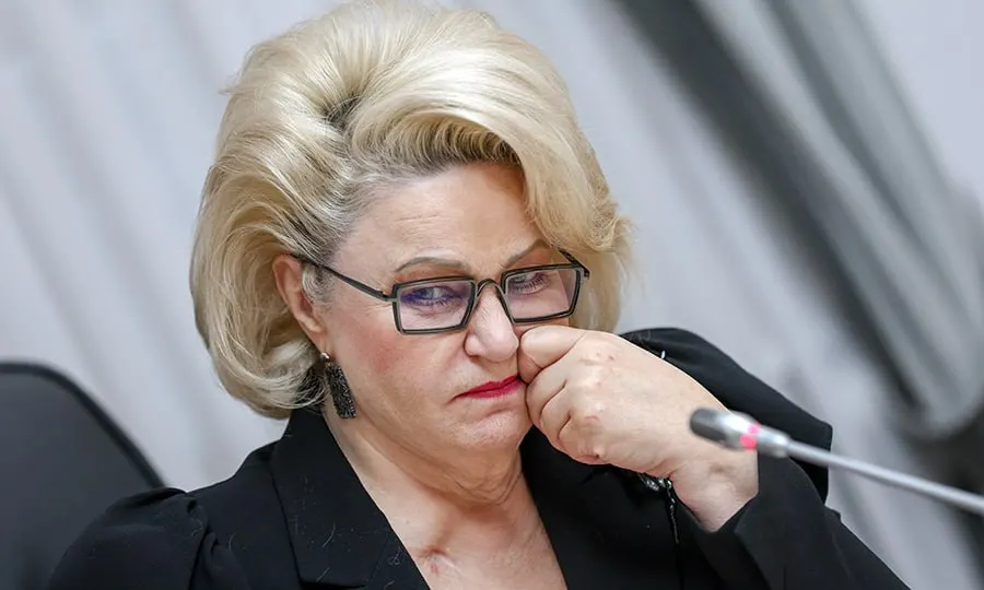 Нина Останина призвала Роскомнадзор и Минцифры применять механизмы замедления работы сервисов для жёсткого контроля времени, которое дети проводят в онлайн‑играх и соцсетях.
