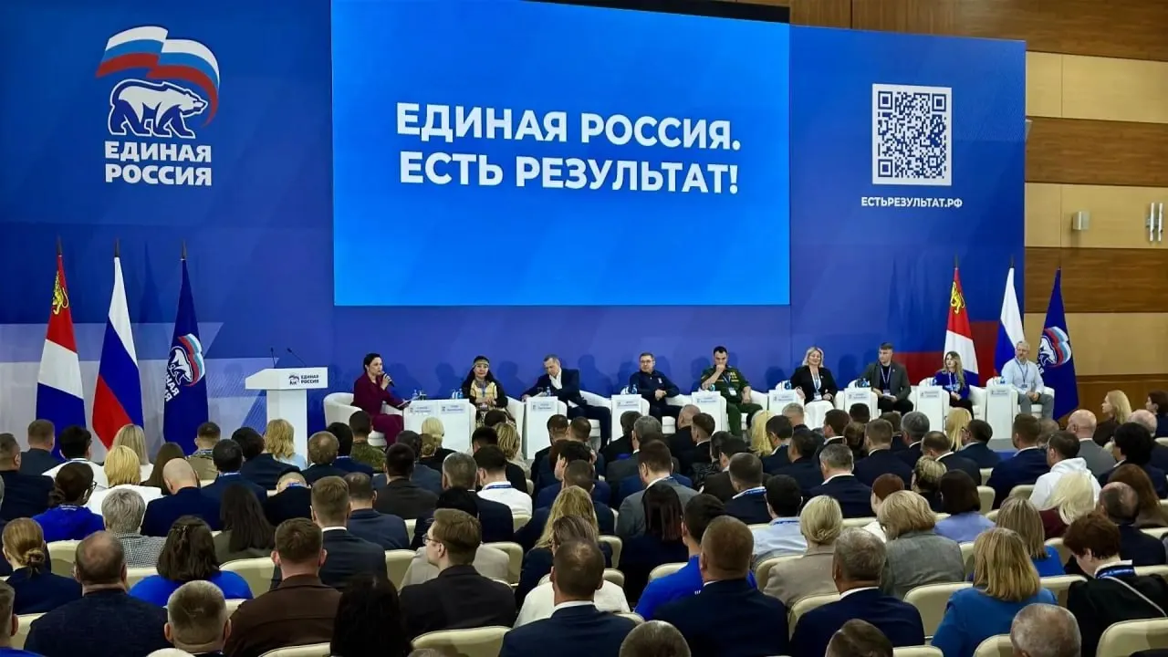 Администрация задала регионам индивидуальные ориентиры в диапазоне 47–51% по спискам — задача сохранить конституционное большинство. Такие установки усиливают риск административного давления на ход кампании.
