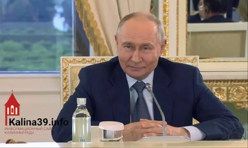 На ПМЭФ президент заявил о росте реальных доходов и зарплат, отметил индексацию социальных выплат на фоне удорожания товаров, топлива и услуг.