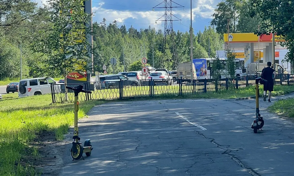 В нескольких субъектах РФ сохраняются ограничения на отпуск бензина и дизтоплива: очереди, лимиты и полное отсутствие горючего на отдельных АЗС приводят к перебоям в снабжении и нарушениям.