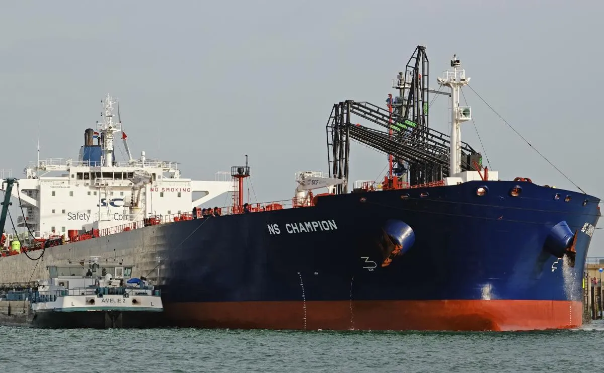 Европейские столицы смогут реализовывать сырую нефть и другие грузы, изъятые с танкеров, связанных с обходом санкций. В Кремле осудили эти действия и предупредили об ответных мерах.