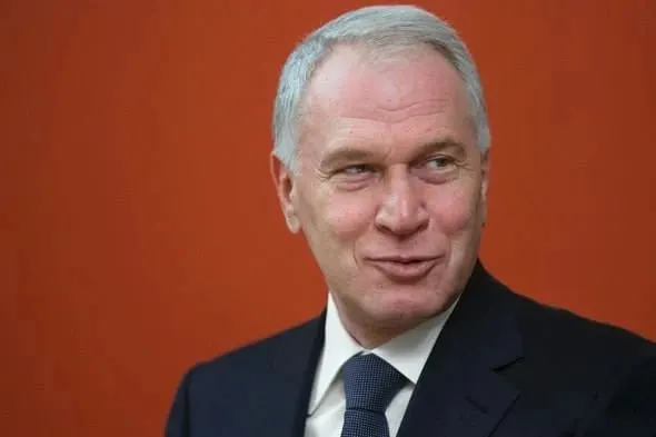 Указ о награждении опубликован на портале правовых актов. Ковальчук отмечен за вклад в социальные проекты, сохранение культурно-исторических ценностей и благотворительную деятельность.