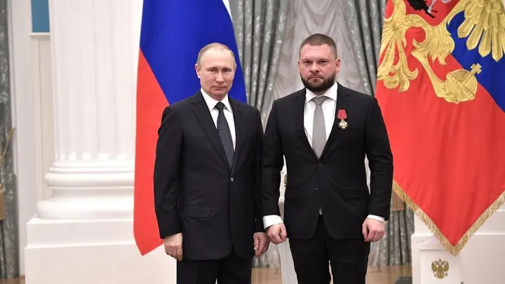 В декларации одного из первых номеров списка «Единой России» указаны акции Apple, Intel и других зарубежных эмитентов; у нескольких кандидатов обнаружены и другие иностранные активы.
