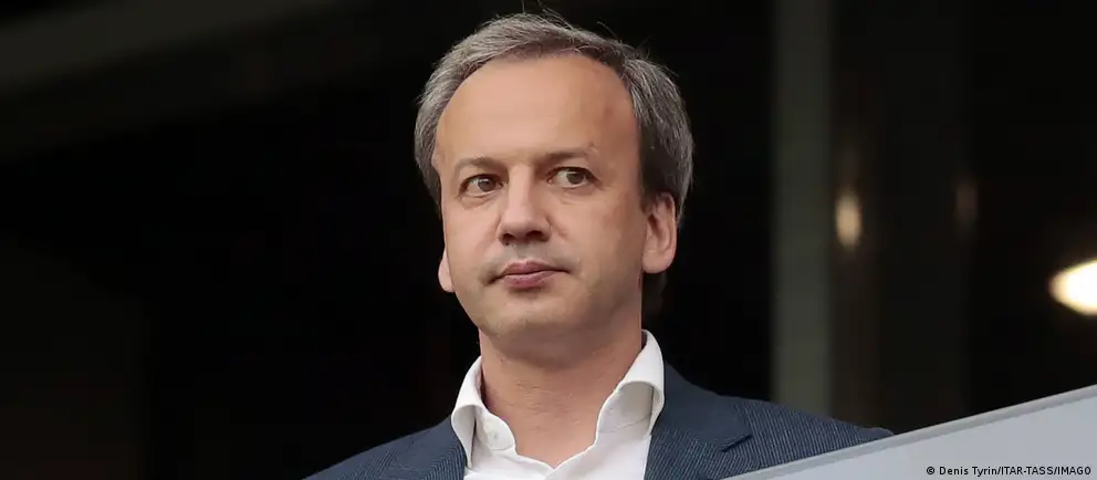 Аркадий Дворкович заявил, что подаст в суд на санкции ЕС и немедленно сложит полномочия президента Международной шахматной федерации; обязанности временно исполнит Вишванатан Ананд.