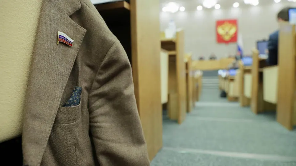 Правительство поддержало поправки, которые снимают ответственность за отсутствие или несвоевременную подачу деклараций региональными депутатами; документ признан требующим доработки.