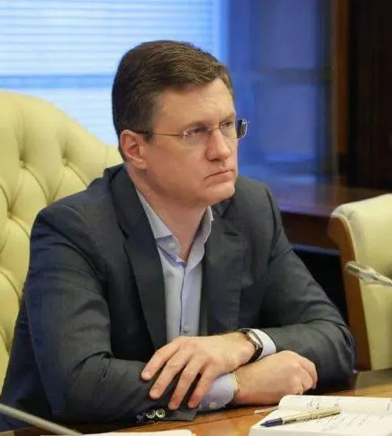 Александр Новак провёл совещание по рынку топлива: регионам и профильным ведомствам поручено ежедневно отслеживать запасы и координировать поставки, чтобы не допустить локальных сбоев.