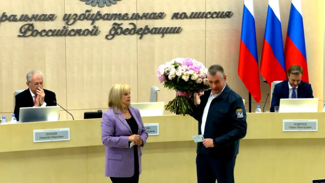 На заседании комиссии зарегистрировали список ЛДПР, внесли изменения в одномандатные списки «СР», сформировали ТИК ДЭГ, утвердили рекомендации по голосованию военнослужащих и порядок голосования за границей, а также выделили дополнительное финансирование для ГАС «Выборы» на 2027–2029 годы.