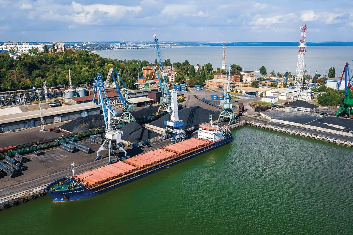 Из‑за атак беспилотников отгрузки из портов Азовского моря остановились; Минсельхоз предлагает компенсировать до 90% затрат на перевозку зерна в черноморские и балтийские порты.