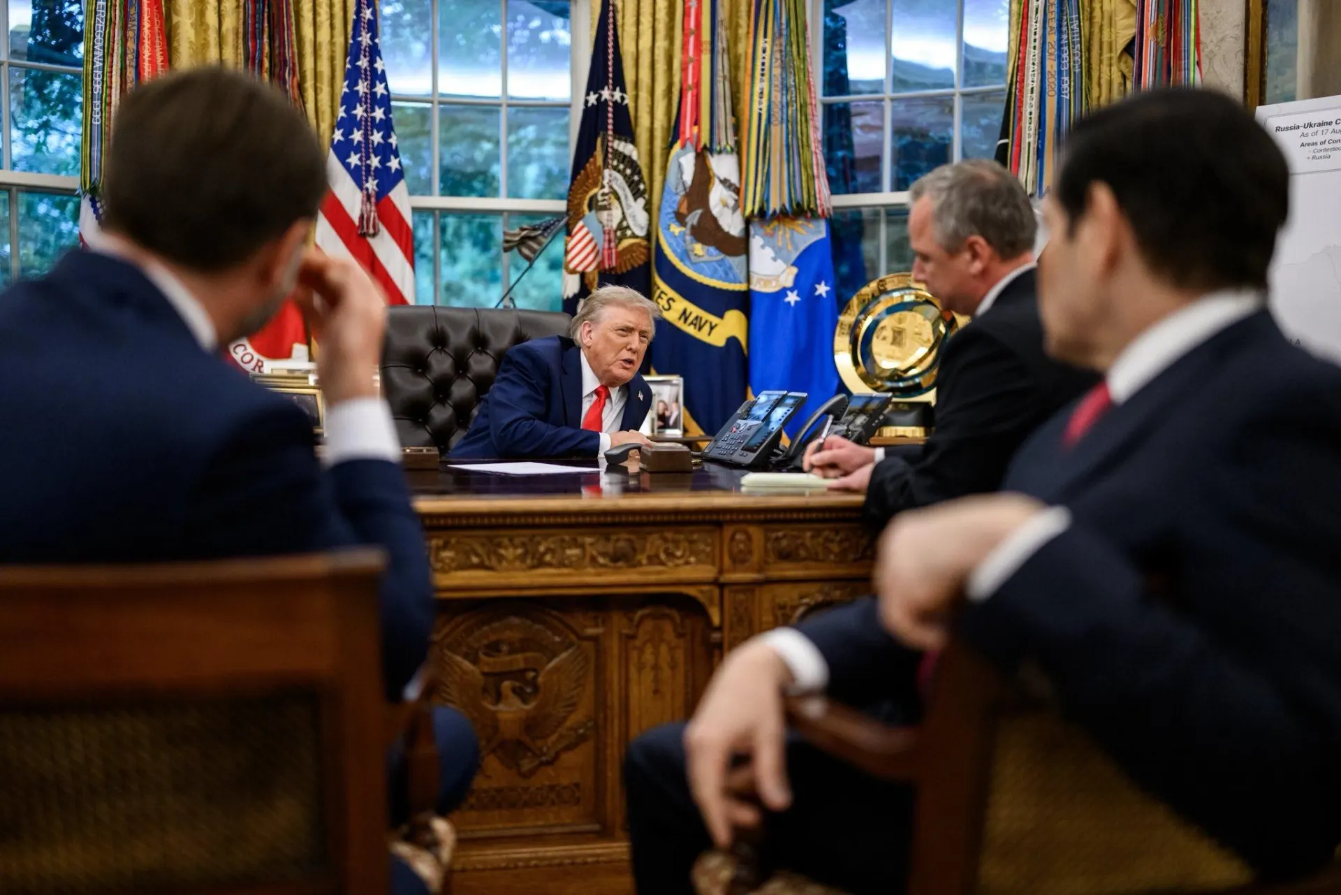 4 июля Дональд Трамп провёл телефонные разговоры с президентами Украины и России — обсуждали положение на фронте, дипломатические усилия и дальнейшие контакты.