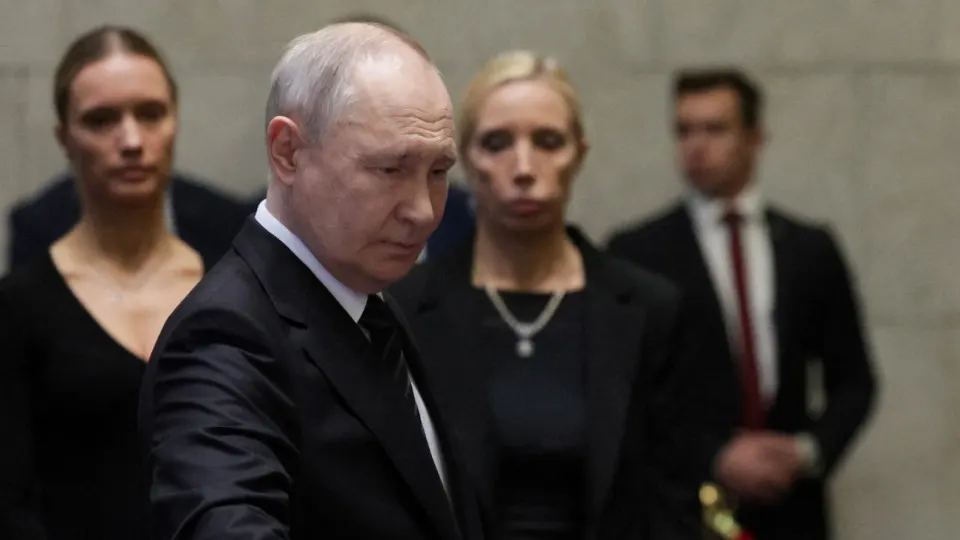 По данным близких к кремлёвскому окружению источников, российский лидер отвергает территориальные компромиссы и намерен добиваться полного контроля над Донбассом, несмотря на экономические трудности и призывы к миру. Это может привести к новой волне мобилизации и расширению ударов.