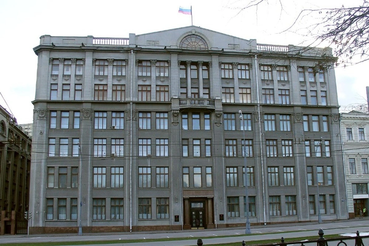 По словам нескольких источников в подконтрольных СМИ, из администрации президента поступило указание сокращать публикации с кадрами последствий ударов Украины по российской территории и чаще демонстрировать результаты российских ударов.